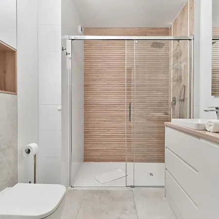 Daire Elegant Gwiazdzista With Free Garage By Renters Wroclaw